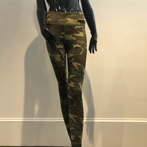 Nicole Miller Camo Print Active Leggings